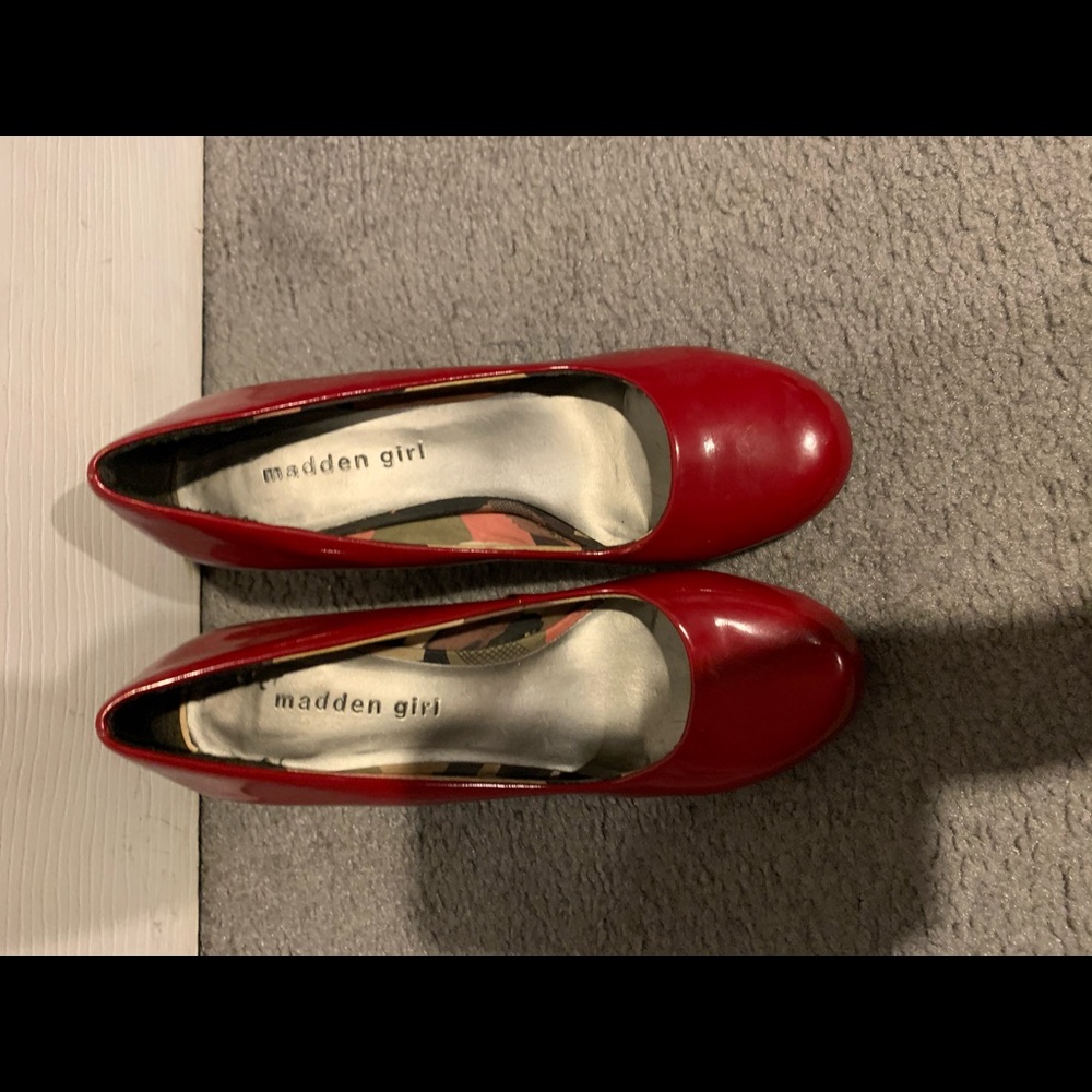 Red Pumps - Picture 3 of 3